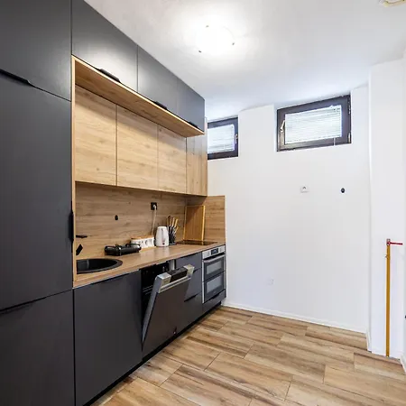 Casa de Férias Kalemova Center Design 2-bedroom With Balcony And Garage *