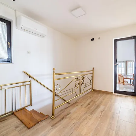 Casa de Férias Kalemova Center Design 2-bedroom With Balcony And Garage Saraievo