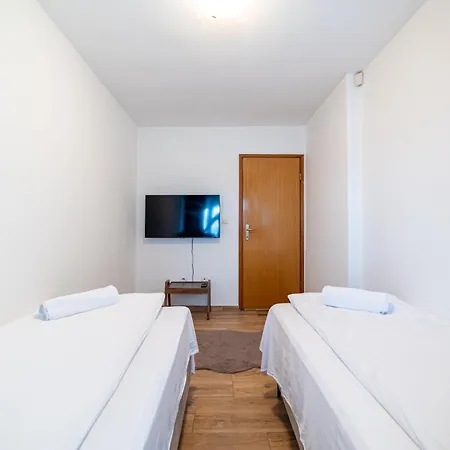 Kalemova Center Design 2-bedroom With Balcony And Garage Casa de Férias