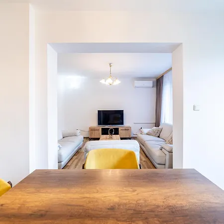 Kalemova Center Design 2-bedroom With Balcony And Garage