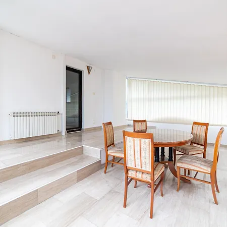 Kalemova Center Design 2-bedroom With Balcony And Garage Saraievo
